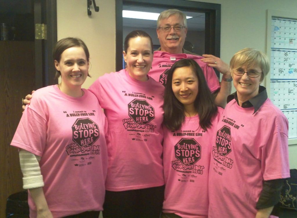 ピンクシャツデーのカナダ団体事務所を訪問した際に撮影したスタッフの皆様