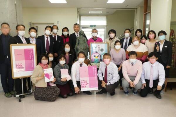 ピンクシャツデーキャンペーンに参加の千葉県君津市立周西南中学校教員のみなさま